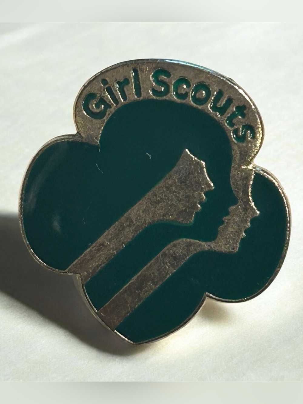 Vintage 1980 Girl Scouts Pin Green Gold Saul Bass Contemporary Membership Badge